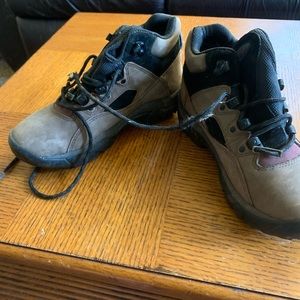 Vibrant Torsion Control Hiking Boots